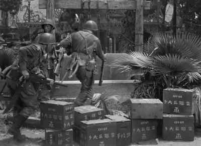 Set it in there, Pete. Now. - Objective, Burma!