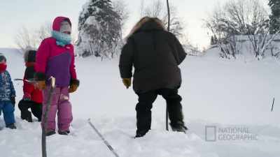 Set these overnight hooks, just
gonna let time do its thing. - Life Below Zero: First Alaskans