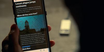 (sets phone on desk) - Jurassic World: Dominion