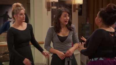 Seven, eight,
hit, hit, hit! - Raven's Home