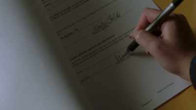 ♪ Shadows hide in the corners ♪ - Pretty Little Liars: The Perfectionists