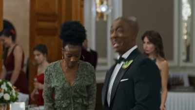 ♪ Shake your groove thing
Yeah... ♪ - The Groomsmen: First Look