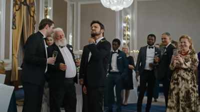 ♪ Shake it
Shake your groove thing ♪ - The Groomsmen: First Look