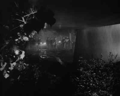 - Shall I try it again, sir ?
- Go ahead. - Invasion of the Saucer-Men