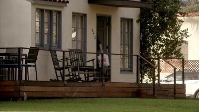 -Shall we ring the bell?
-I imagine he's been instructed - Bosch