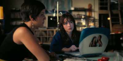 [Shane on recording] Hey, it's me.
Okay, bye. - Girlboss
