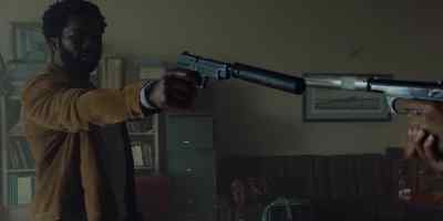 - Shannon!
- Mr Rutherford, I've got the Bermuda... - Gangs of London