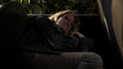 SHANNON: You know, she don't look so vicious passed out. - Interrogation