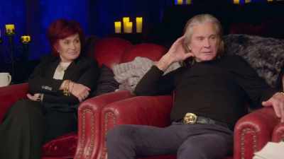 - [Sharon] Oh. Here we go.
- [Jack] Crop dusting - The Osbournes Want to Believe