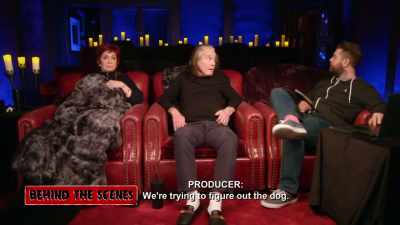 [Sharon] She's scraping.
Yeah, hey, Pickles, quit. - The Osbournes Want to Believe