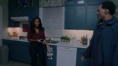 SHARON: UH, WAIT.
I TRIED TRACKING HIS PHONE, - Tyler Perry's The Oval