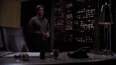 [ Shattering ]
    LINDSEY, I'M WAITING. - Angel