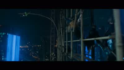 Shaun! Hang on. Gotcha. Shaun! Katy! - Shang Chi and the Legend of the Ten Rings