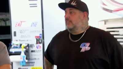 - [Shawn] It's time to go.
- Let's get these last two, I'm ready. - Street Outlaws No Prep Kings Team Attack