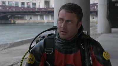 Shay, grab me the monitor. - Chicago Fire