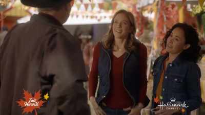 [SHAYNA CHUCKLING] - Country at Heart