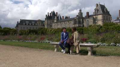 She has a big decision to take, - Love Trip: Paris
