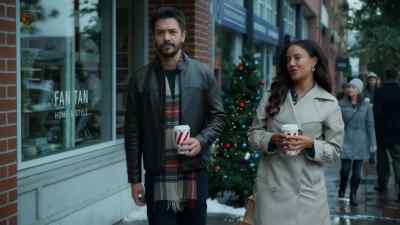 She was a single mom - Christmas Under the Lights