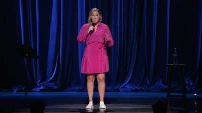 She is a tiny Disney princess, - Amy Schumer: Emergency Contact