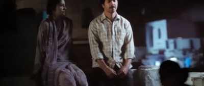 She abandonned her design course
in the US to look after things here. - Sui Dhaaga - Made in India