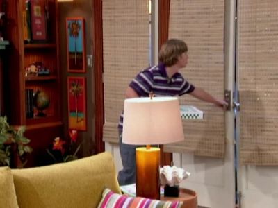 SHE ALREADY GIVE YOU
YOUR TIP, BIG BOY. - Hannah Montana