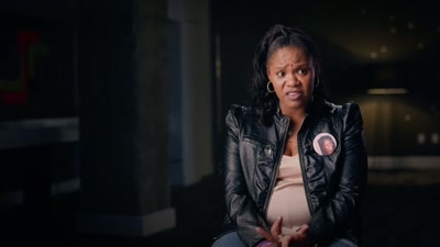 She was always paying
attention to her phone, - How I Caught My Killer