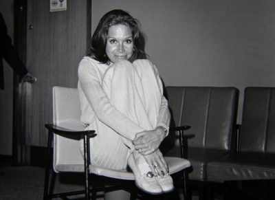 She was America's sweetheart, - Being Mary Tyler Moore