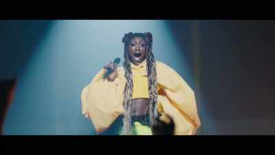 She is back... - Femme