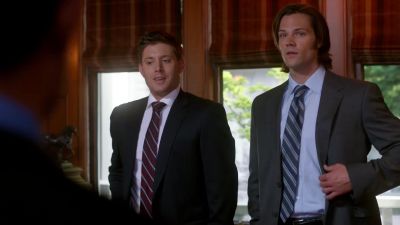 She bakes cupcakes. - Supernatural