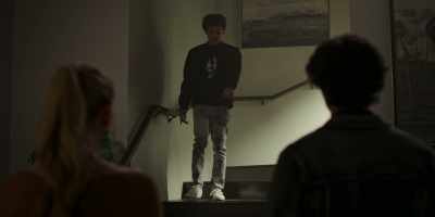She was below him on
the stairs, right here. - Wolf Pack