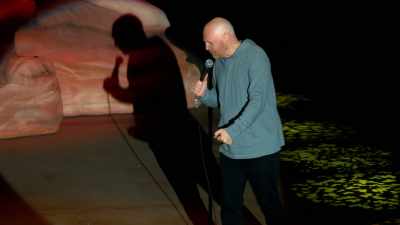 She was bringing the projector,
the screen was gonna come down, - Bill Burr: Live at Red Rocks