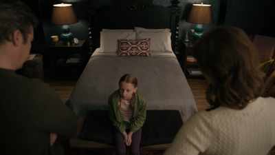 She was bullying me. She pushed me down. - Evil