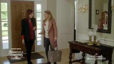 She came to town a few
weeks ago without Jack. - Aurora Teagarden Mysteries: Reunited and It Feels So Deadly