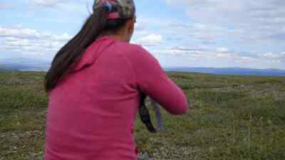 SHE CAN SEE HIM.
I'M GOING TO WAIT HERE. - The Last Alaskans