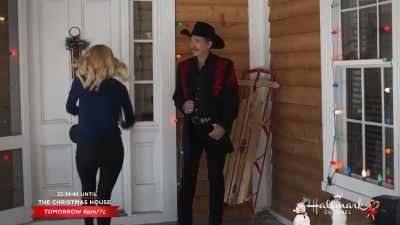-She can't hear you.
-I have to warn her! - A Nashville Christmas Carol