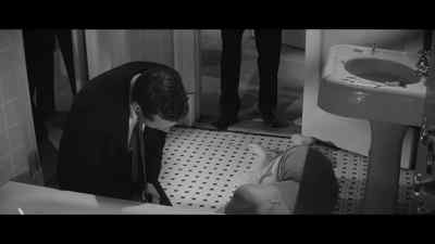 She come in here,
Eddie. She... - The Hustler