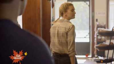 She comes in here every day. - Heart of Down Under