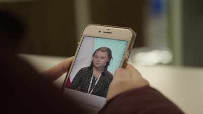She comes up on stage, - I Am Greta
