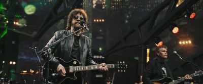 ♪ She cried to the southern wind ♪ - Jeff Lynne's ELO: Wembley or Bust