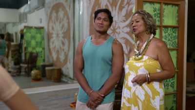 She was dancing all alone,
and she made me feel something. - Romance in Hawaii