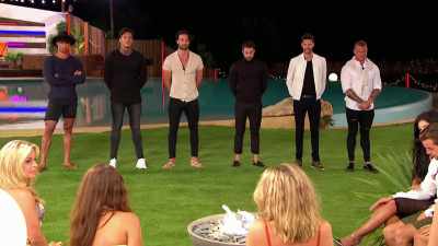 She dated Javi, Scott,
and Dan but who would
she chose tonight? - Love Island