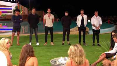 She dated Javi,
Scott, and Dan, - Love Island