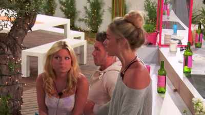 She did the same thing
to you, like, - Love Island