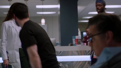 She did well. The tumor's out. - Chicago Med