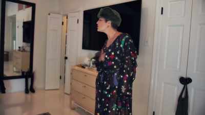 She didn't even let me try it on
when she was alive. - Introducing, Selma Blair