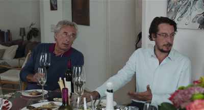 She does advising for an oil company. - Toni Erdmann