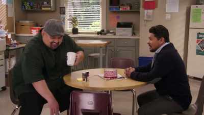 She does, doesn't she? [chuckles] - Mr. Iglesias