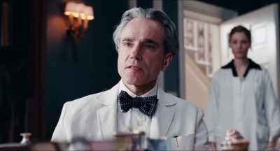 She does not fit in this house. - Phantom Thread