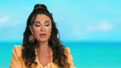 She doesn't deal with things, - The Real Housewives Ultimate Girls Trip