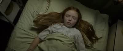 She doesn't have a scratch on her. - Dark Phoenix
